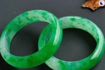 Thành phần quyết định màu xanh của ngọc