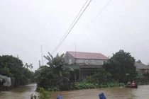 Lũ chưa rút, miền Trung đối mặt mưa lớn, ngập lụt trở lại