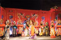 Cố đô sáng đèn hát bội