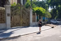 Cận cảnh biệt thự đô thị mẫu Hà Nội 'đua nhau' thay cây xanh, lát vỉa hè sai quy hoạch