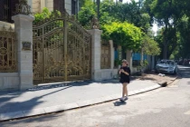 Cận cảnh biệt thự đô thị mẫu Hà Nội 'đua nhau' thay cây xanh, lát vỉa hè sai quy hoạch