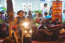 Quán nhậu đông sau giãn cách, CSGT mạnh tay xử lý vi phạm nồng độ cồn