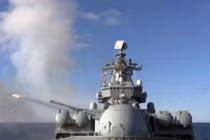 Video: Kỳ hạm tuần dương tên lửa Hạm đội Thái Bình Dương phóng tên lửa phòng không hải quân