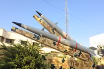 Iran trình diễn tên lửa chiến thuật Ra'ad-500 và bệ phóng 2 đạn cơ động