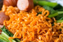 Người mắc đái tháo đường không nên ăn nhiều mỳ tôm