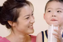 1 ly sữa ấm giúp giấc ngủ ngon hơn