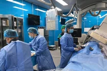  Nút mạch cầm máu điều trị chửa vết mổ