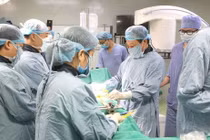 Phẫu thuật cột sống bằng robot