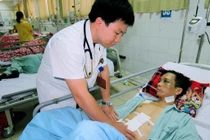 Cứu sống bệnh nhân chấn thương sọ não, vỡ tá tràng độ 3