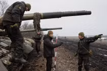 Nóng bỏng chiến sự Nga - Ukraine: Quân Nga cách thủ đô Kiev 30 km, chính quyền của tổng thống Zelensky "bị bỏ rơi"