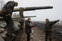 Nóng bỏng chiến sự Nga - Ukraine: Quân Nga cách thủ đô Kiev 30 km, chính quyền của tổng thống Zelensky "bị bỏ rơi"