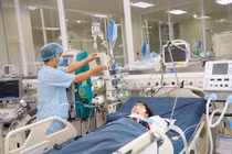 Sợ Covid-19 không đi khám - trẻ bị hội chứng thận hư suy hô hấp