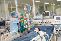 Sợ Covid-19 không đi khám - trẻ bị hội chứng thận hư suy hô hấp