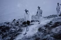 Hình ảnh Bác Hồ kéo lưới ở Sầm Sơn 60 năm trước