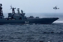 Video: Khu trục hạm chống ngầm Nga thử nghiệm vũ khí trên biển Nhật Bản