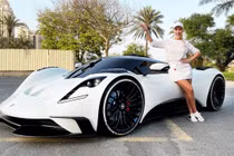 Supercar Blondie sở hữu những siêu xe xa hoa nào?