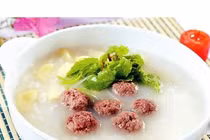 Cháo tỏi thịt bò chữa viêm mũi dị ứng mùa lạnh