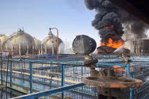 Video vụ hỏa hoạn lớn tại nhà máy lọc dầu Iran