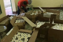 Nghệ An: Phát hiện xe khách vận chuyển hơn 1.000 lọ mỹ phẩm không rõ nguồn gốc