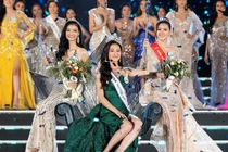 Á hậu 2 Tường San mặc sành điệu, chơi hàng hiệu không kém ai