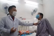 Đứt cổ, vỡ khí quản vì mảnh đá mài trong lưỡi cưa