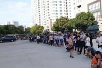 Xếp hàng mua nhà ở xã hội (ảnh minh hoạ)