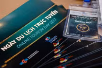 Du lịch trực tuyến: Béo ngoại, hại nội