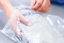 Làm trắng áo sơ mi bằng tủ lạnh