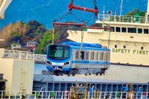 Tàu metro số 1 cập cảng Khánh Hội sáng nay