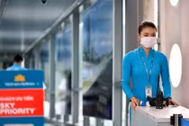 Tiếp viên hàng không Vietnam Airlines đồng loạt xin lỗi trên mạng