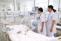 Bé 3 tháng tuổi suy đa tạng vì chữa thuốc Nam