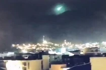 Thiên thạch màu xanh khiến nhiều người tưởng UFO