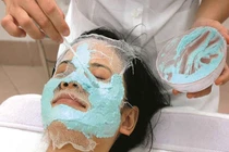 Quên tẩy trang hại mắt