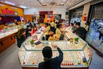 Giá vàng giảm thêm hơn 4 triệu/lượng, bao giờ tăng lại?
