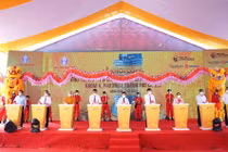 Đại diện Tập đoàn T&T Group cùng các vị đại biểu bấm nút khởi công dự án.