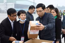 Bàn giao thi hài và tro cốt các nạn nhân còn lại trong thảm kịch Essex ở sân bay Nội Bài