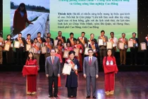 Tôn vinh 68 nhà khoa học của nhà nông