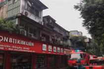 Nhà tập thể bốc cháy