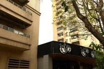 Rơi từ tầng cao chung cư, nữ sinh lớp 10 tử vong