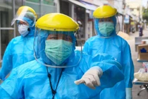 Người đàn ông Trung Quốc cưa song sắt, trốn khỏi khu cách ly