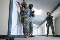 An ninh Không quân Mỹ đưa robot trinh sát mini vào thực hiện nhiệm vụ