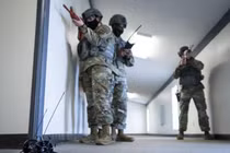 An ninh Không quân Mỹ đưa robot trinh sát mini vào thực hiện nhiệm vụ