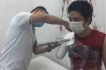  Tạ Công Hậu được đo ni chuẩn bị lắp hai tay: Tết sẽ được ôm con!