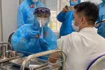 Lý do chỉ chọn 6 người để tiêm thử vắc xin ngừa COVID-19 thứ 2