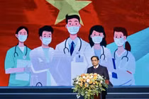 Nghiên cứu chính sách đặc thù cho nhân viên y tế 