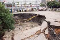 Sụt lún thường xảy ra ở ven sông, núi đá vôi...