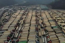 Cửa khẩu quá tải xe hàng, Trung Quốc kiên quyết hạn chế giao thương