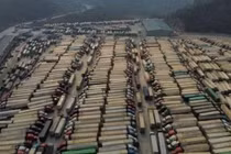 Cửa khẩu quá tải xe hàng, Trung Quốc kiên quyết hạn chế giao thương