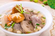 Canh sườn lợn chữa mày đay