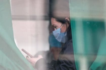 Sau tiêm văcxin Covid-19 vẫn cần phải đeo khẩu trang